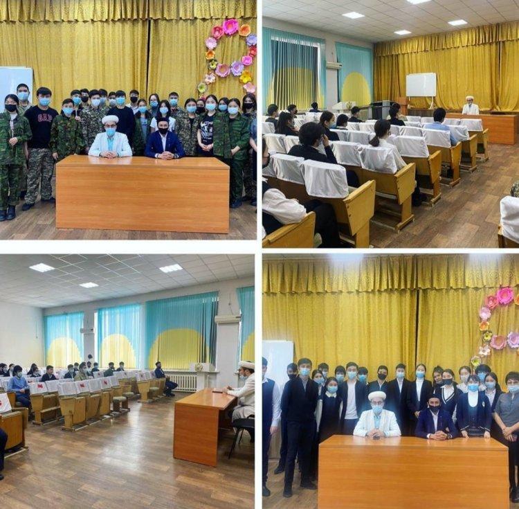 Халифа Алтай мешітінің ұстазы Жұмашев Серік 9-10 сыныптарға  дәріс өткізді.